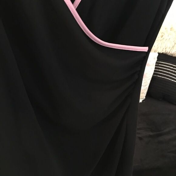 EXPRESS side Rouched Dress with baby pink border! - Picture 3 of 6